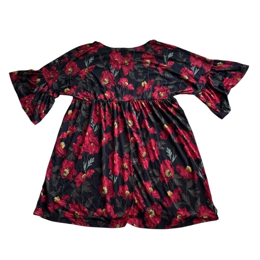 Dear Scarlett Black and Red Floral Top - Picture 2 of 6